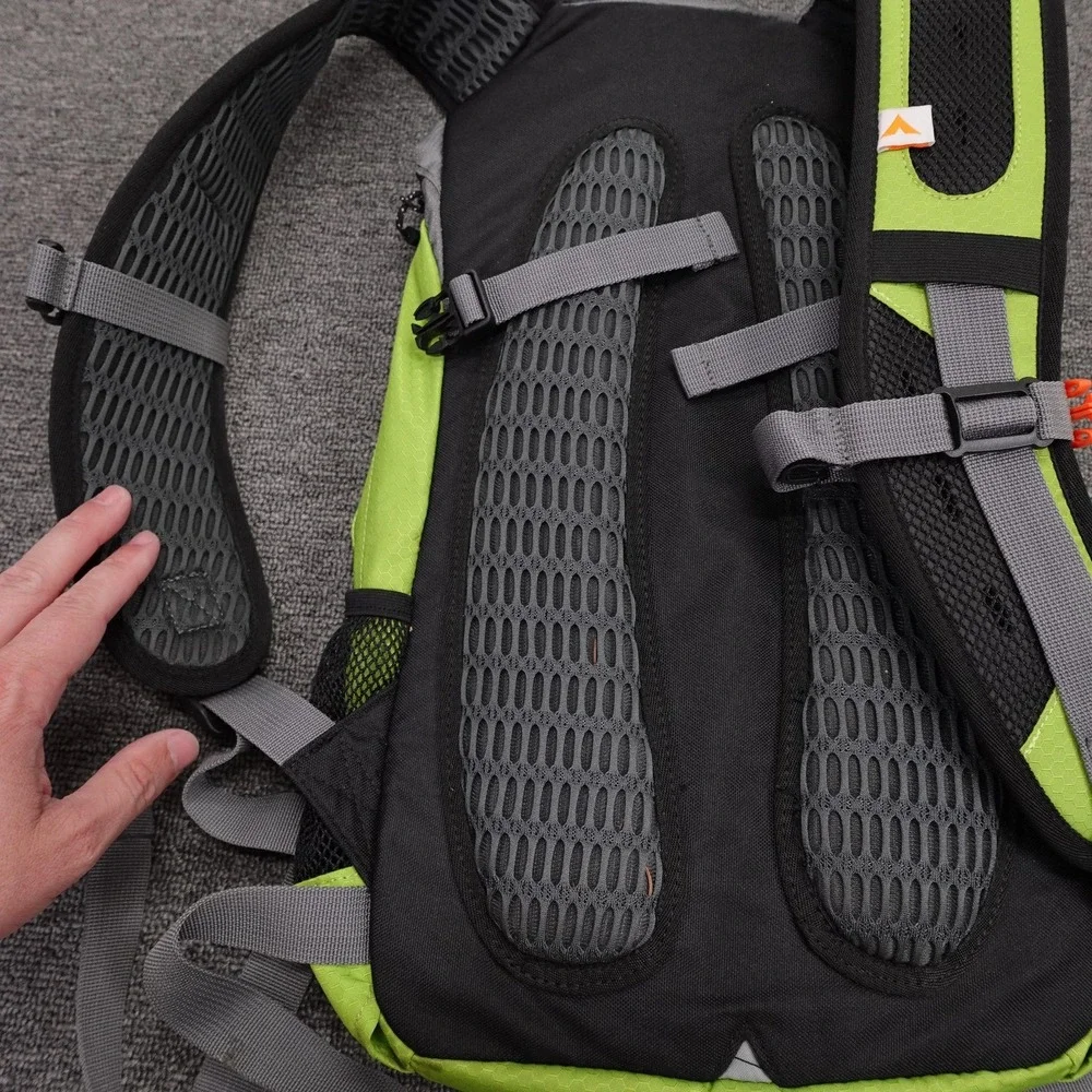 TETON Sports Hydration Backpack Mens One Size Green Raincover Hiking Pack Trail